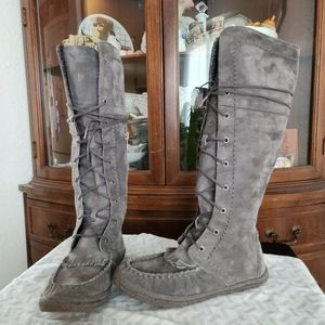 UGG Australia Somaya Moccasin Gray Suede Boots